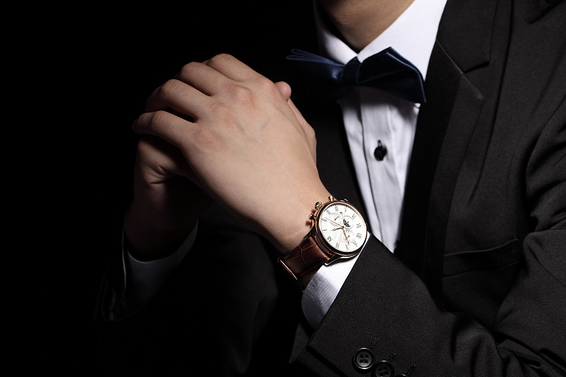 潘石屹夫妇另类套现：抛售300亿资产、高比例分红派息流向家族信托