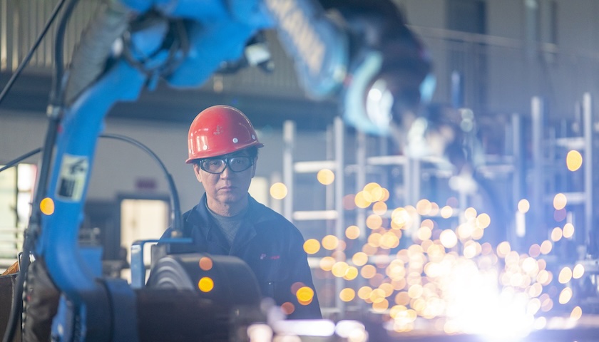 股票:场外配资合同-颜色：经济运行中的积极因素逐渐增多，政策仍需加大发力