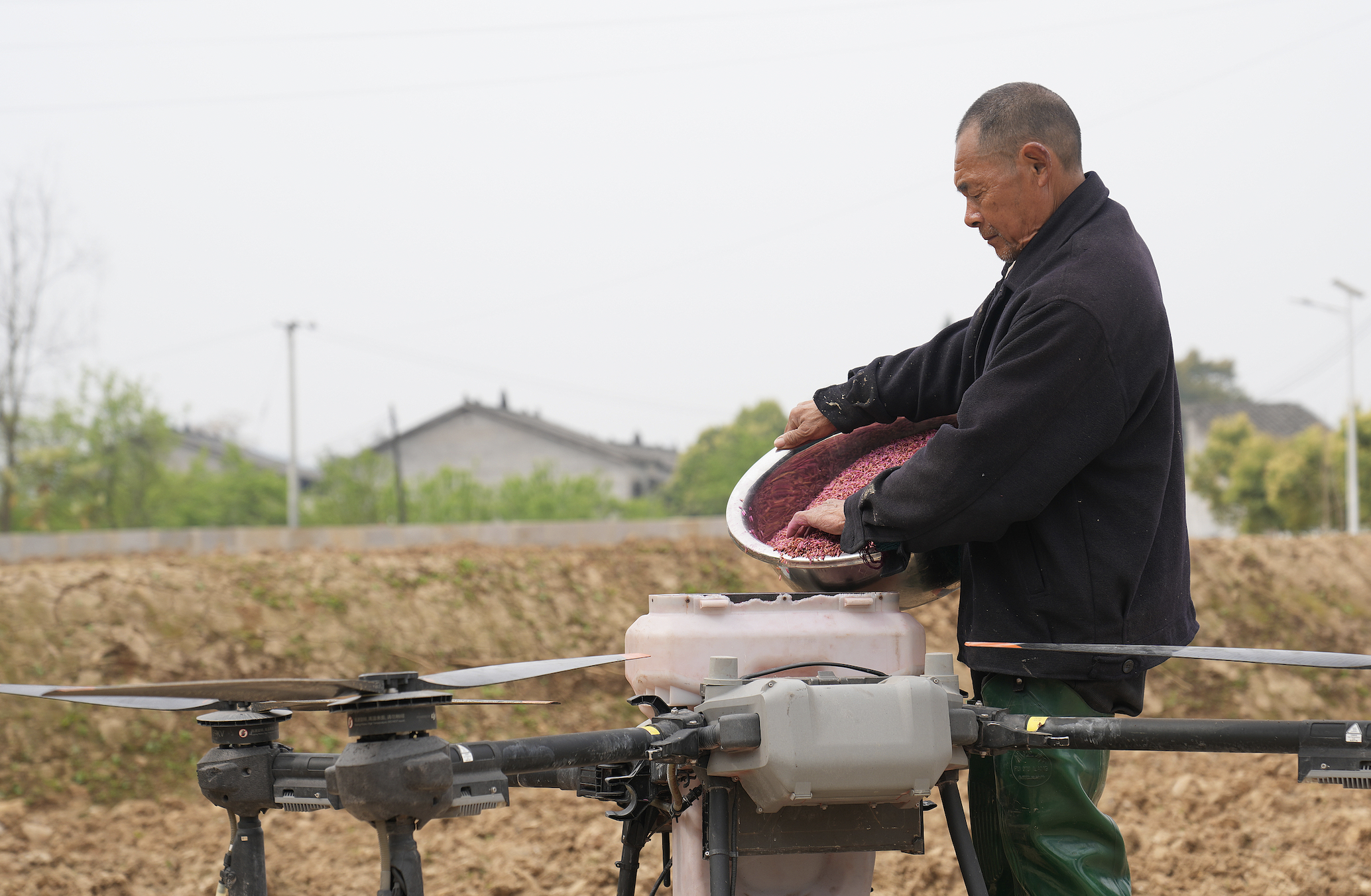 热点:股指期货 持仓-中共中央、国务院发文，推动种业自主创新全面突破、拓宽农民增收渠道