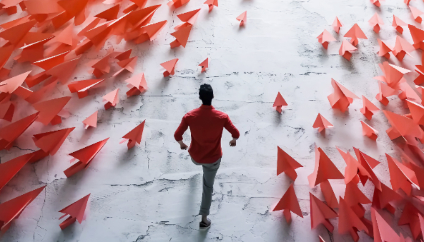 热点:股票配资佣金万30-港股三大指数悉数收涨，黄金股再现拉升