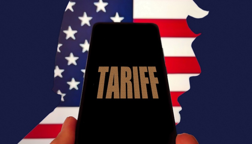 热点:地产配资公司-【评论】关税战的背后：美国正面临一场国债危机